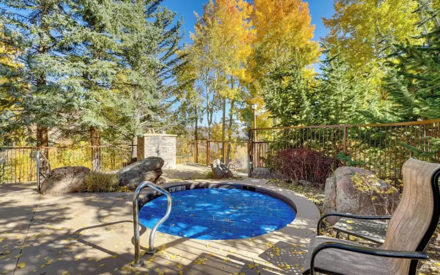 Slopeside Snowmass Townhome w/ Mountain Views!