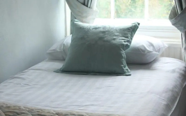 The Crown House Hotel