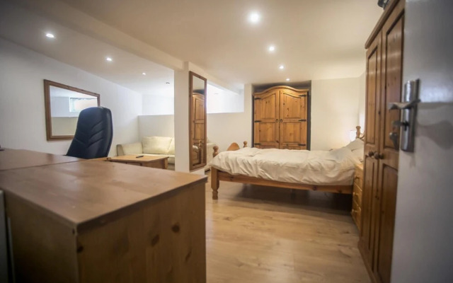 Beautiful 1-bed Basement Flat in Leeds