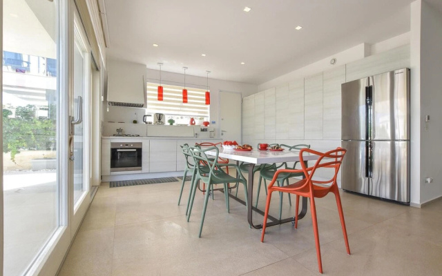 Beautiful Home in Alcamo With 4 Bedrooms, Jacuzzi and Wifi