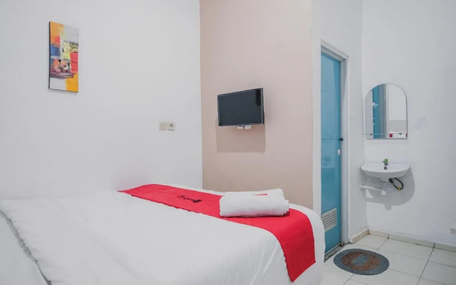 RedDoorz near Jalan Soeprapto Bengkulu