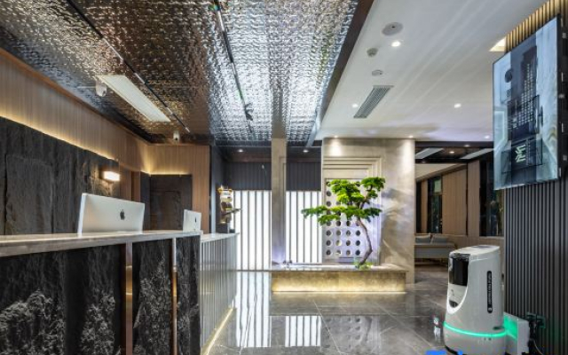 Meet the Vino Hotel (Pedestrian Street City Plaza)