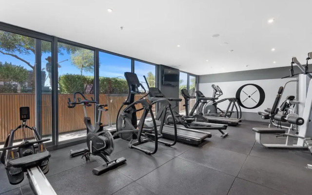 Pristine 2-bed Apartment With Pool and BBQ