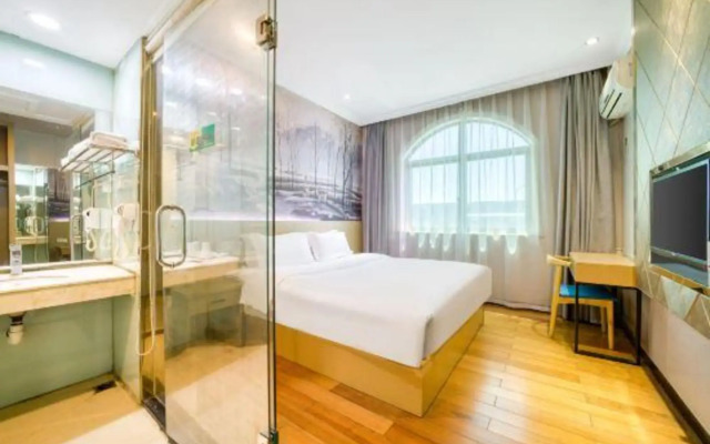 Huayi Hotel