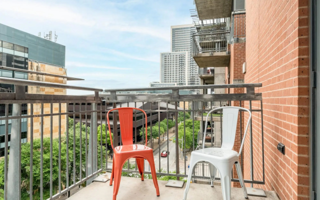 Austin Stylish 1BD 1BA Downtown Apartment