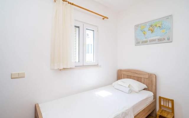 Stunning Apartment in Mlini With 2 Bedrooms and Wifi