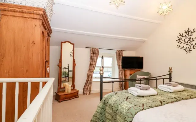 White Lilac Cottage