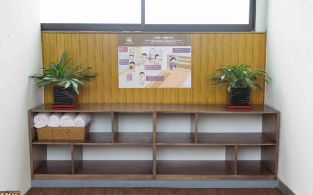 Cherry Hotel 1