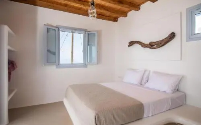 Plaka Suites