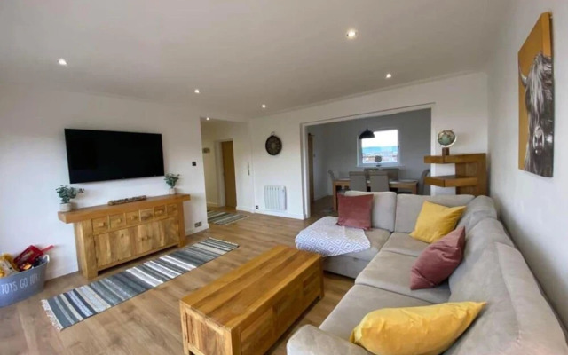 Stunning 3-bed Apartment in Largs