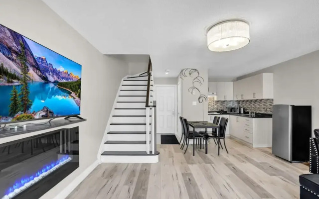 Stylish Mississauga Lower Unit BBQ Yard Paradise
