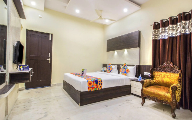 Fabhotel Crown Suites