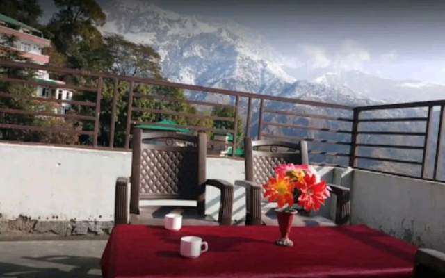 Pause dwelling Palace