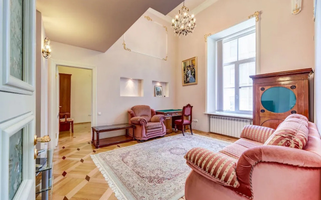 Home4day Spacious Apartment by the Hermitage