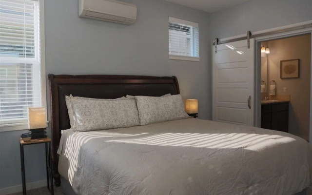 Smart-designed 2 Bed/2 Bath Home