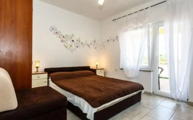 Family Apartmani Sara Malinska