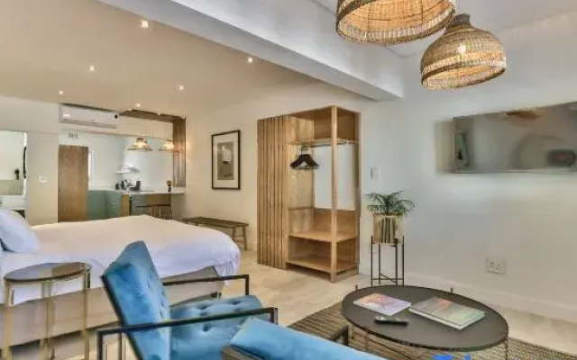 Studio in Camps Bay - 40m from Beach
