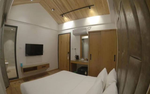 Moksha Riverside Resort Kasol