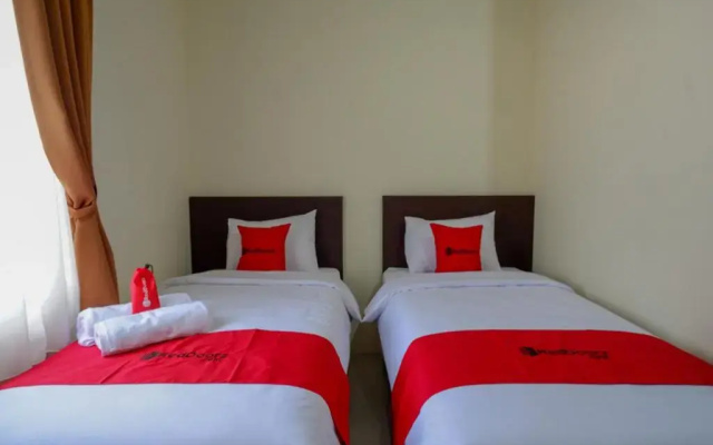 RedDoorz near Stadion 45 Karanganyar
