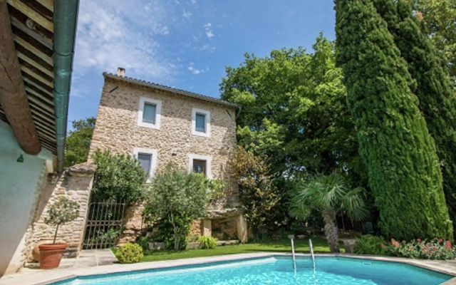 Magnificent Holiday Home with Swimming Pool in Oppede