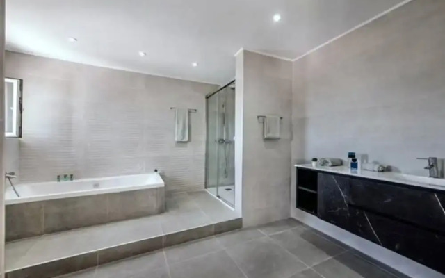 Stunnig 5 Bedroom Private Pool Villa With Cinema Room