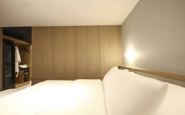 Busan Sasang The Van Hotel