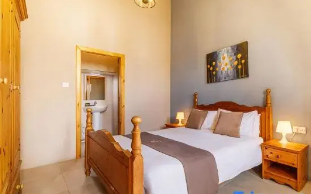 Naduri - 3 bedrooms (sleeps 7 + 2 kids) Nadur village