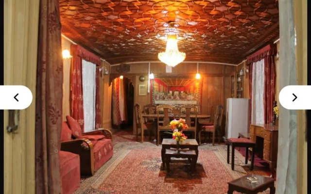 Iram Houseboats