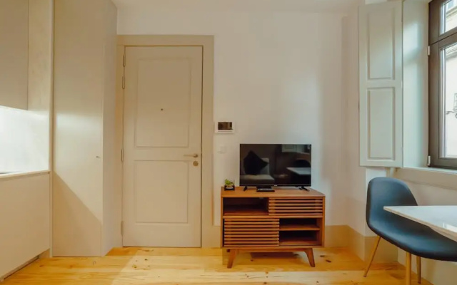 Legacy Oporto Design Apartment A by Vacationy
