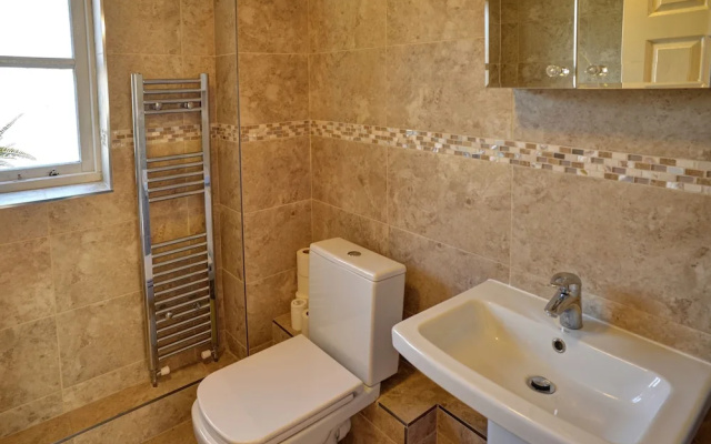 London Excel 3bed House Sleeps 6 - Car Park for 2