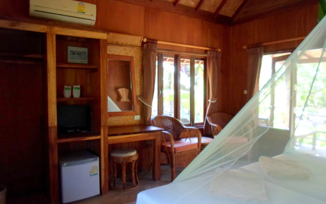 Cliff and River Jungle Resort(The)