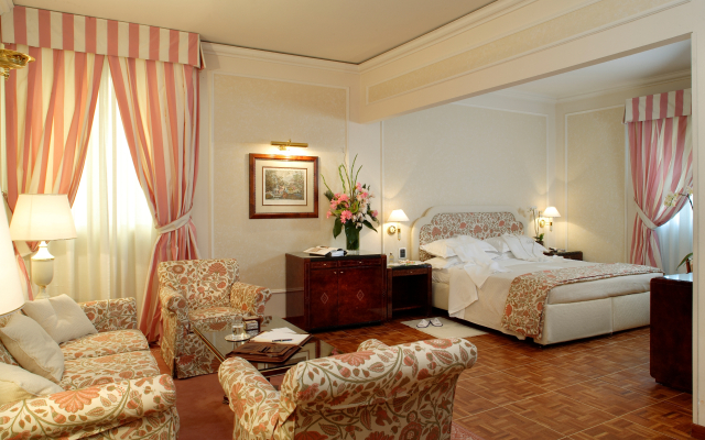 Hotel De La Ville