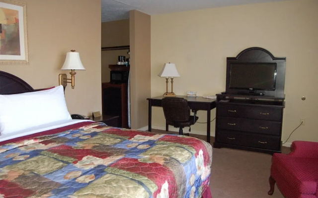 Golden Manor Inn & Suites