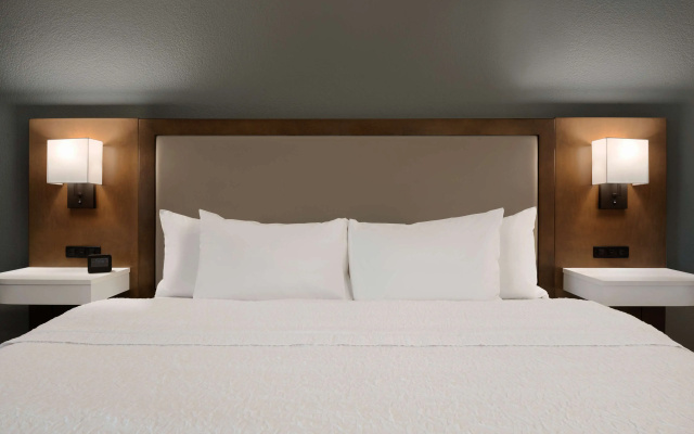 Hampton Inn Appleton-Fox River Mall Area