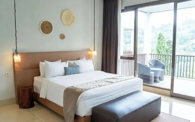 Mentari Hill View 8 BR heated pool and movie room