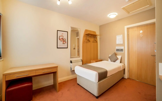 OYO Chase Suites