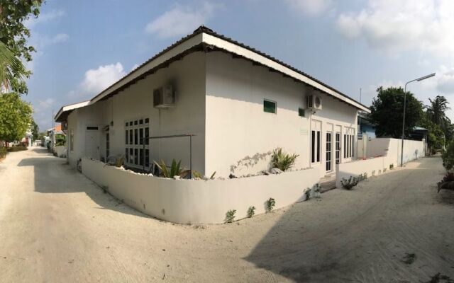 Отель Ocean Vibes Guesthouse Мальдивы, Северный атолл Мале - отзывы, цены и фото номеров - забронировать отель Ocean Vibes Guesthouse онлайн вид на фасад