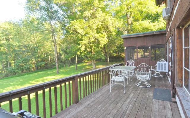 Pondview Cabin - Log Cabin Retreat