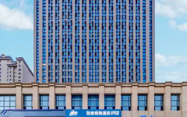 Homeinn Selected Hotel (Urumqi Convention Wuyue Plaza)