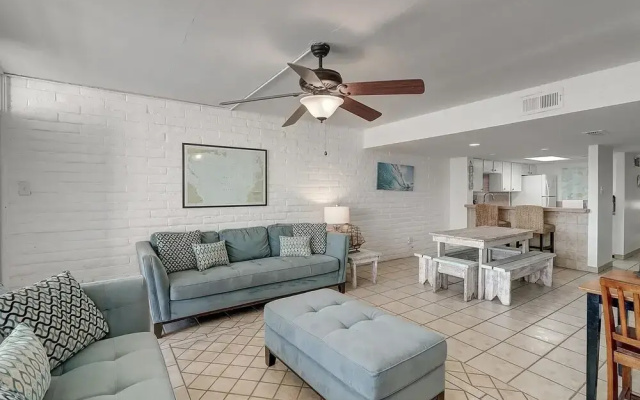 Sunny Beaches 3 Bedroom Condo by RedAwning