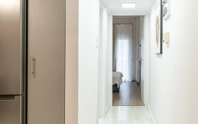 Spacious 2BD apt next to metro