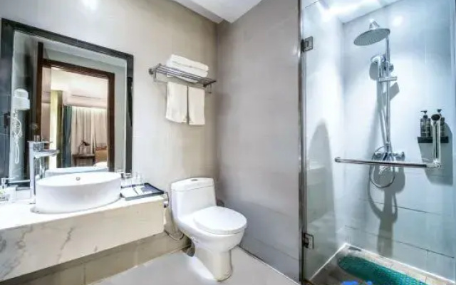 Emperor Hotel (Chongqing Mixc City Xiejiawan Light Rail Station)
