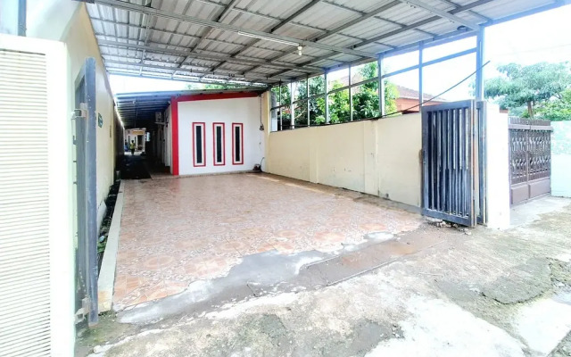 RedDoorz at Victoria Hotel Near Stasiun Blitar