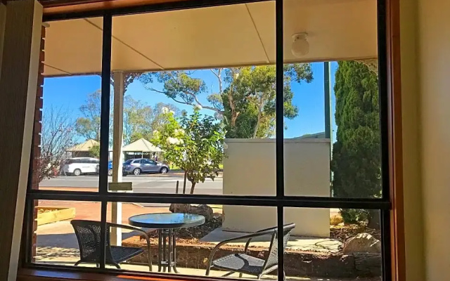 Lake Albert Motel
