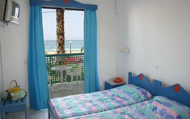 Flisvos Beach Studios (ex Flisvos Beach Apartments)