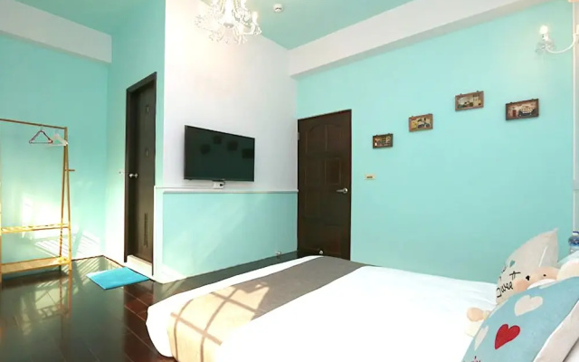 Girlfriends' Homestay