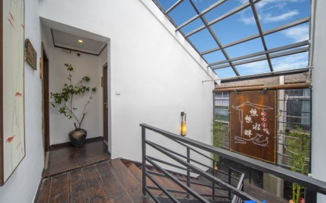 Longqi, Phoenix, waterfront, high end B & B
