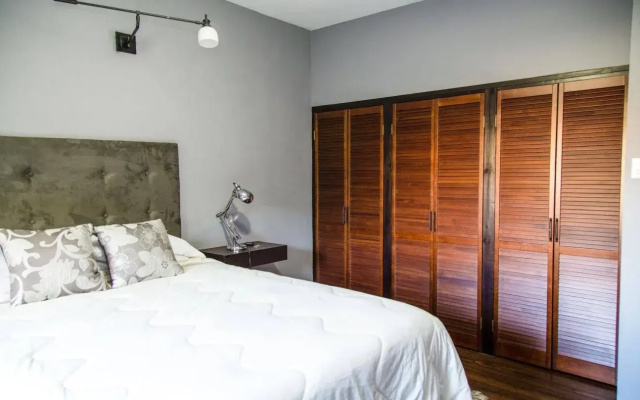 New Kingston Apartment at The Palms