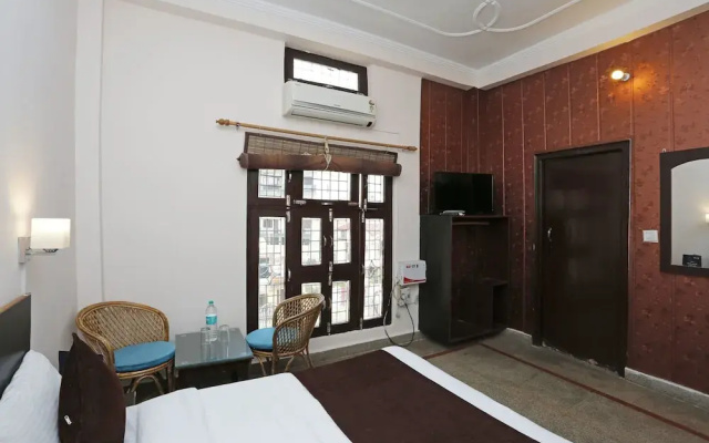 OYO 8988 Radha Krishna Guest House