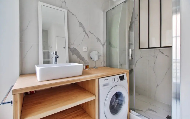Very Cosy Parisian Apartment
